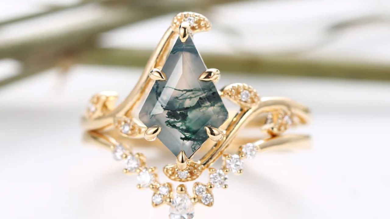 How to Choose the Right Moss Agate Ring for Yourself?